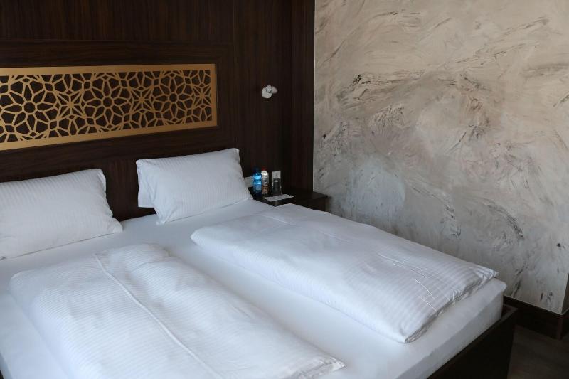Louis Hotels image