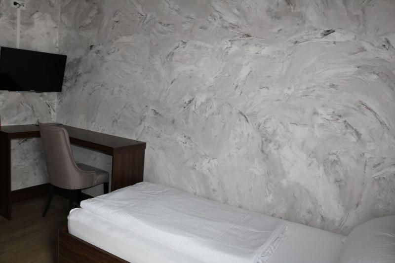 Louis Hotels image