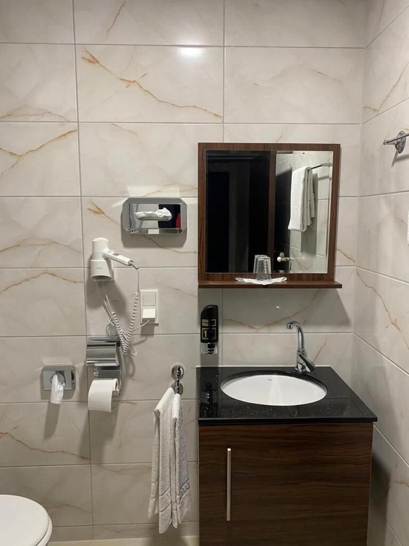 Louis Hotels image