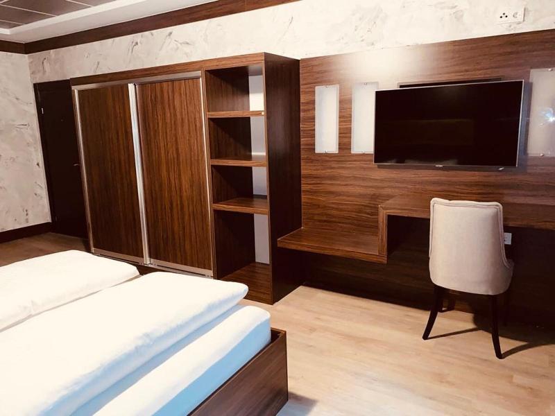 Louis Hotels image