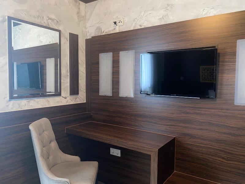 Louis Hotels image