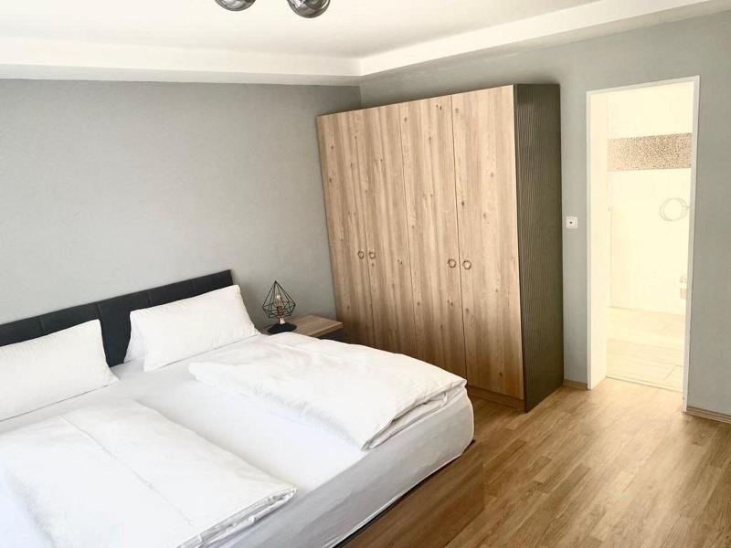 Louis Hotels image