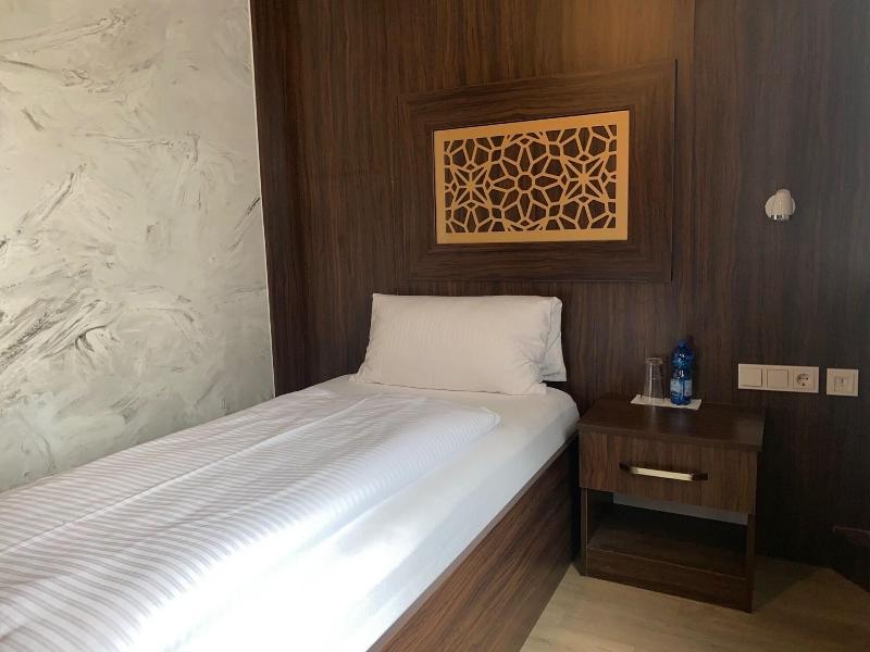 Louis Hotels image