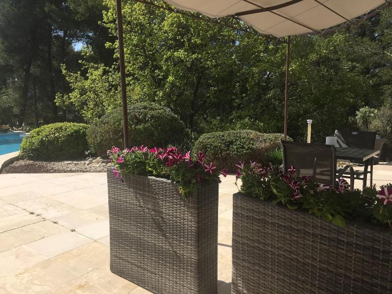 Une Pause En Provence image