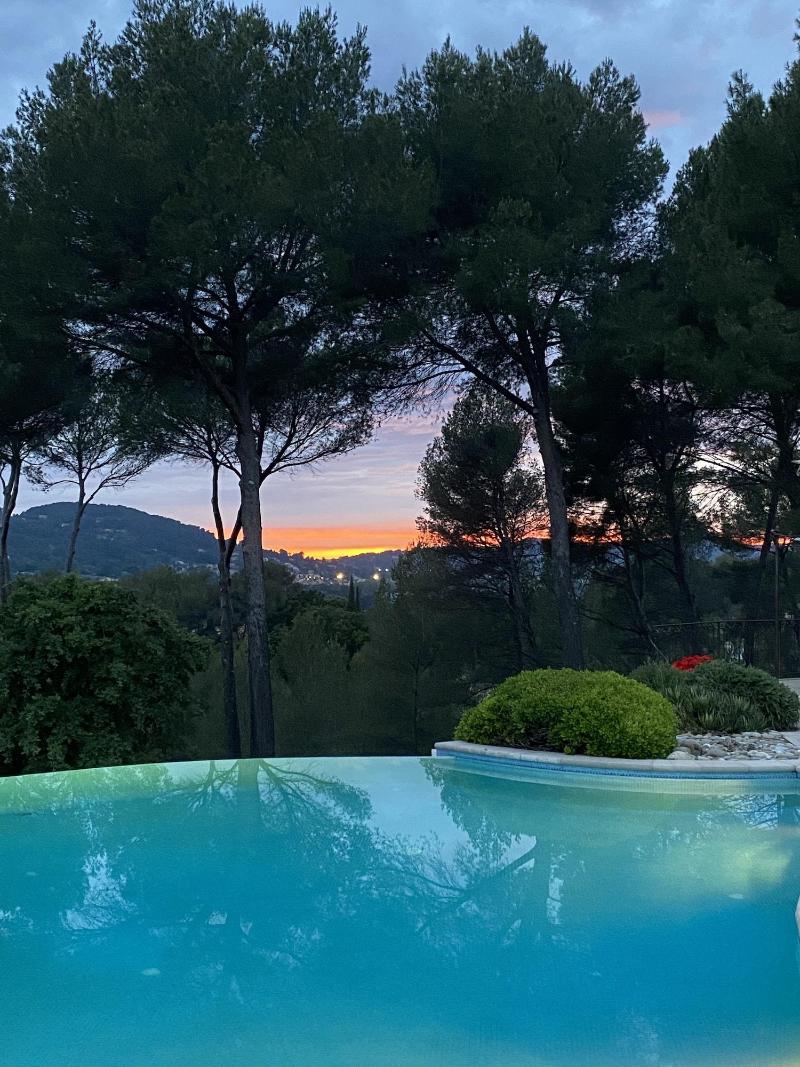 Une Pause En Provence image