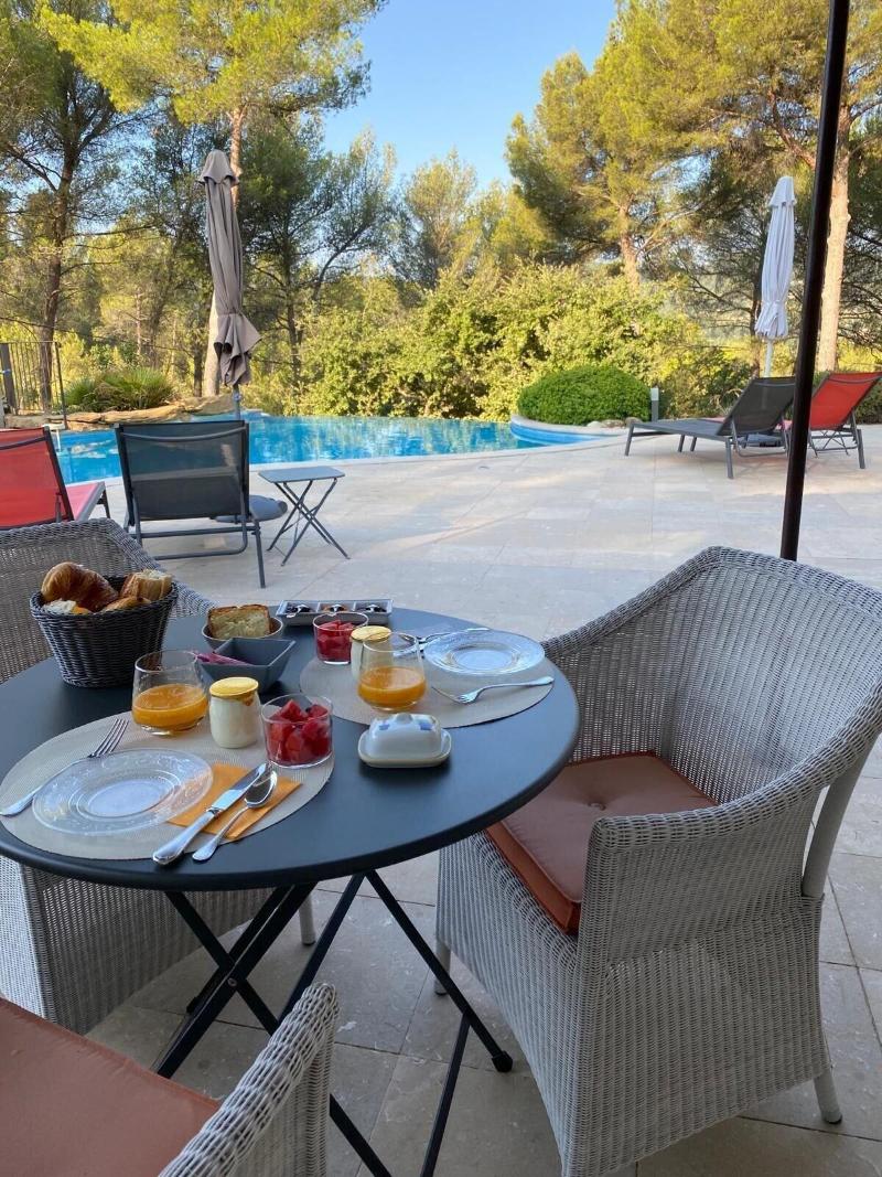 Une Pause En Provence image