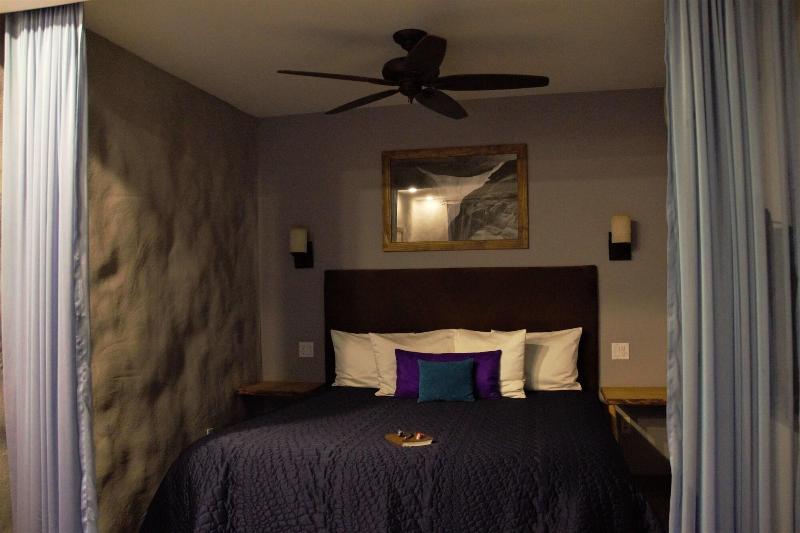 Makanda Inn & Cottages image
