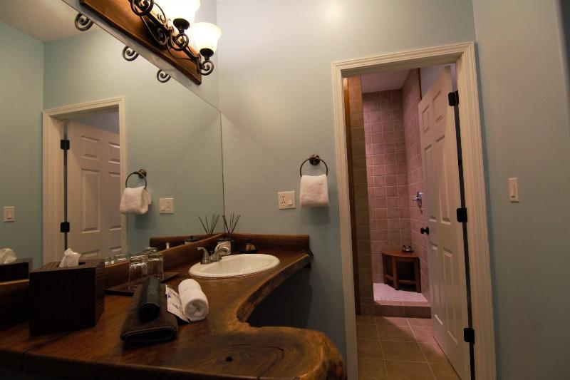 Makanda Inn & Cottages image