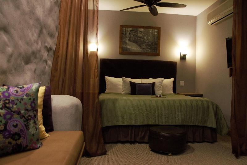 Makanda Inn & Cottages image