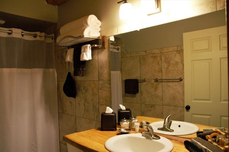 Makanda Inn & Cottages image