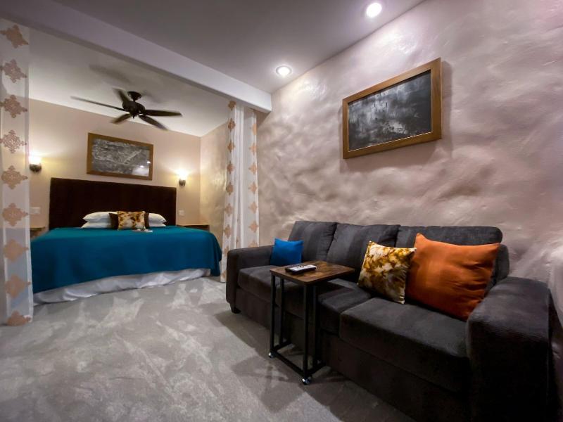 Makanda Inn & Cottages image