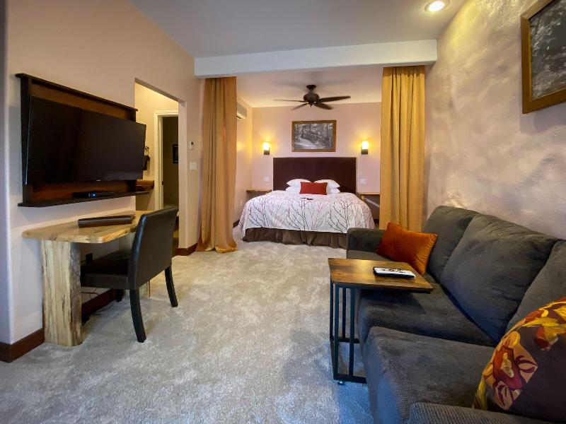 Makanda Inn & Cottages image