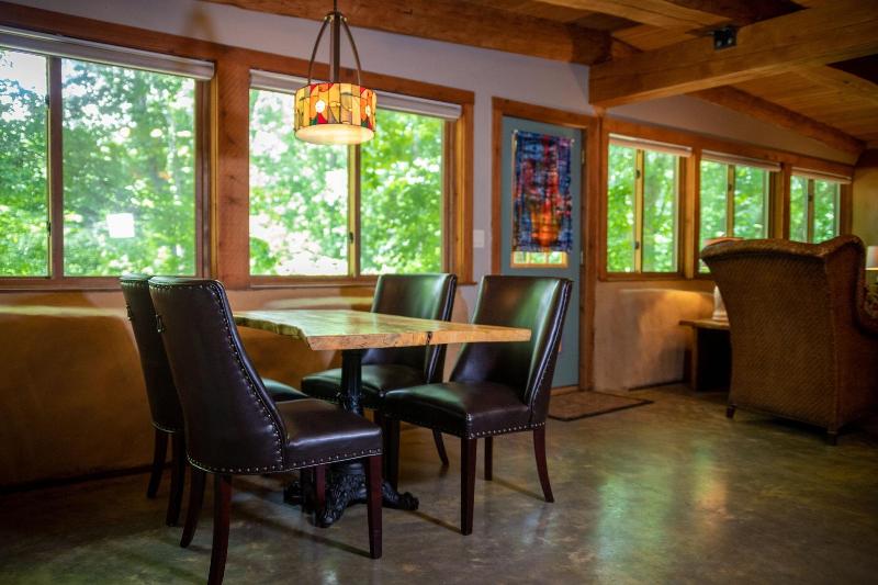 Makanda Inn & Cottages image