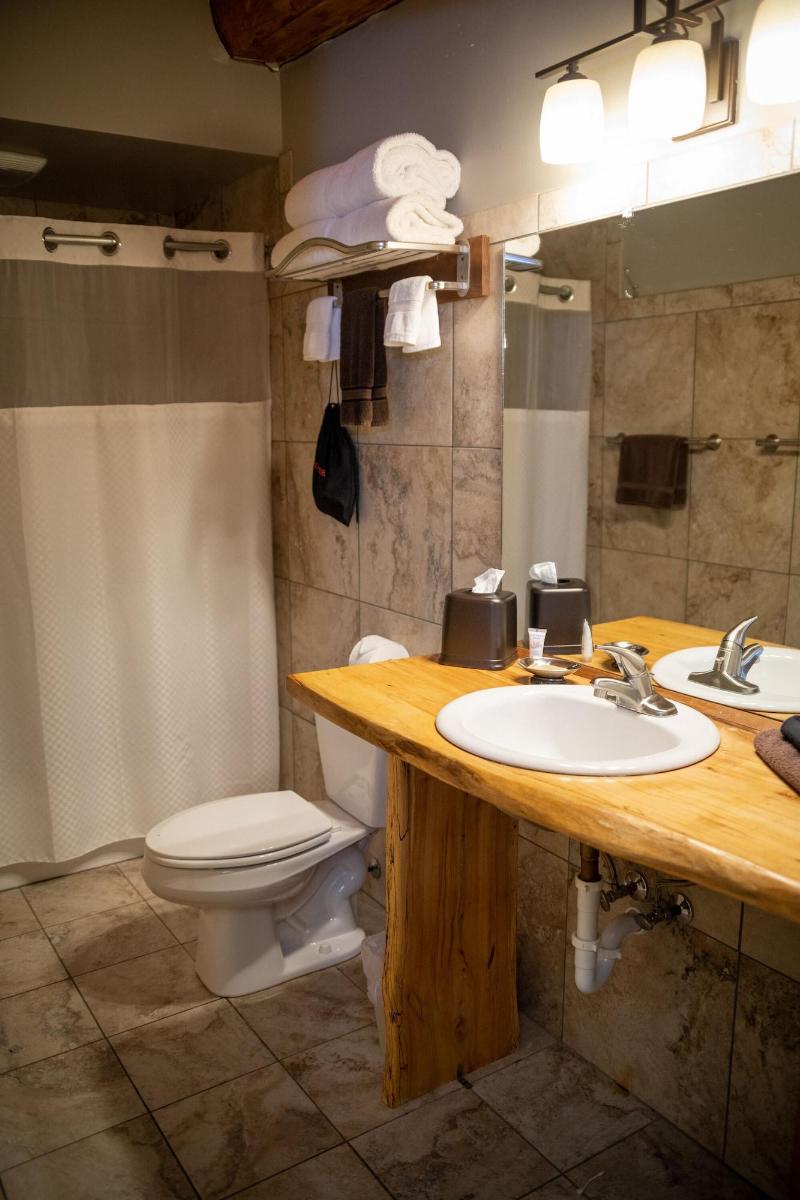 Makanda Inn & Cottages image