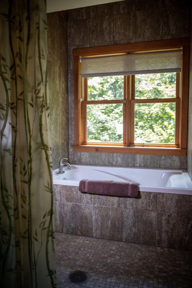 Makanda Inn & Cottages image
