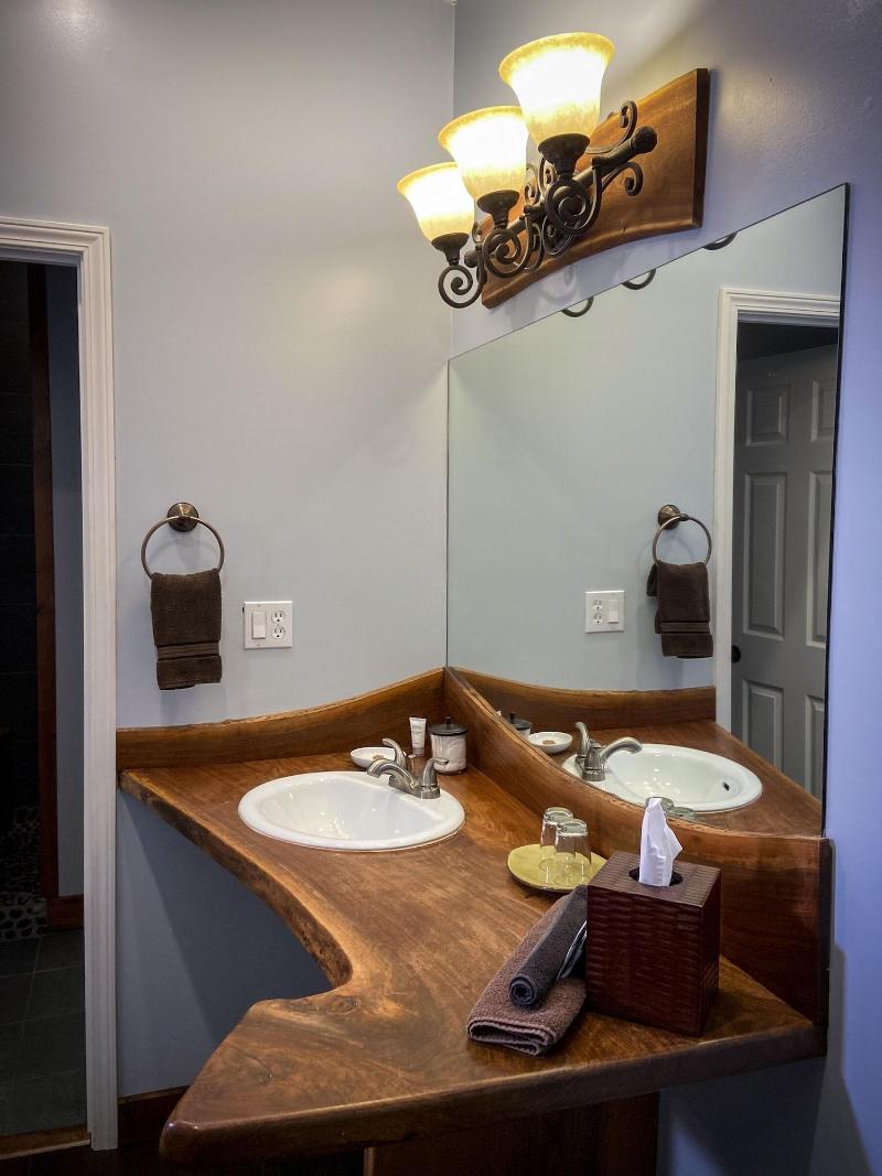 Makanda Inn & Cottages image