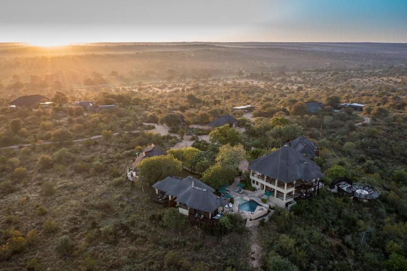 Makumu Private Game Lodge image