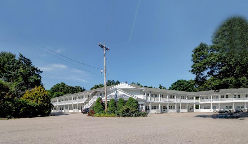 Hamilton Village Inn image