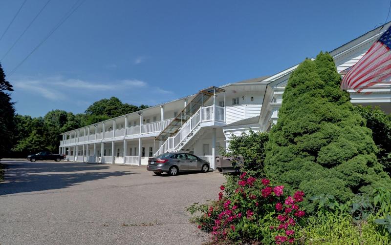 Hamilton Village Inn image