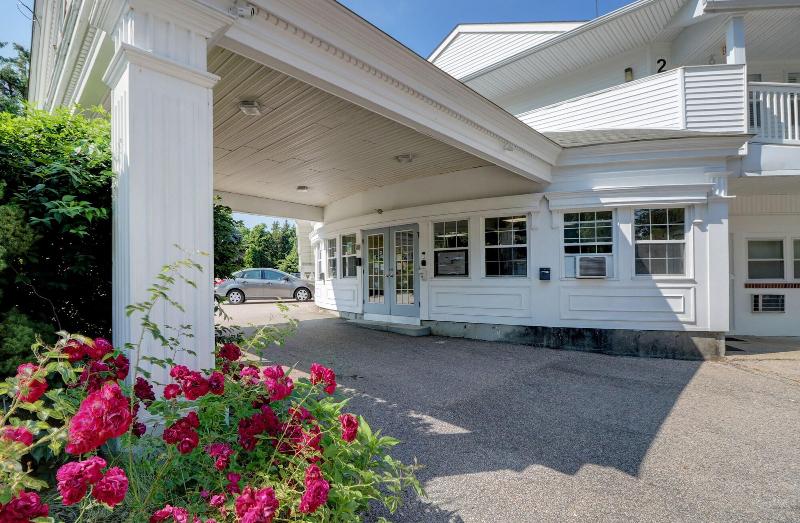 Hamilton Village Inn image