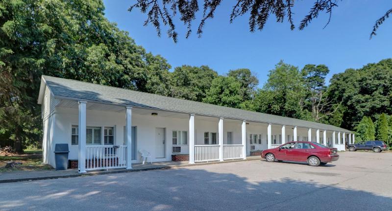 Hamilton Village Inn image