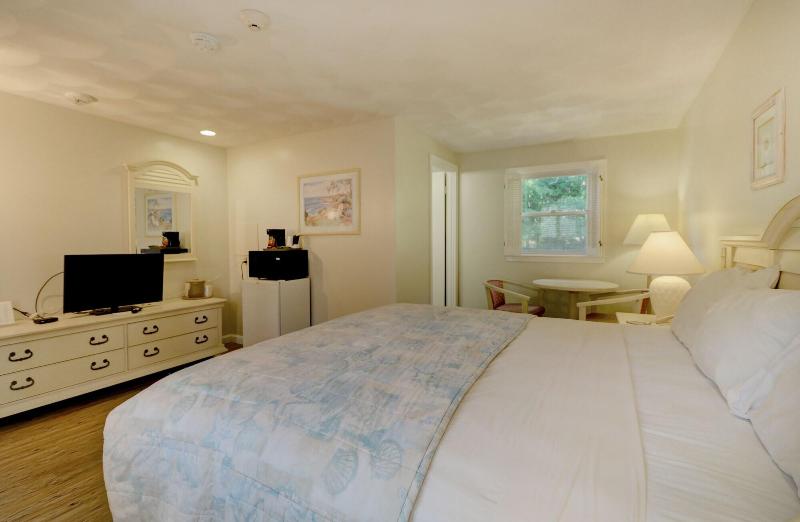 Hamilton Village Inn image