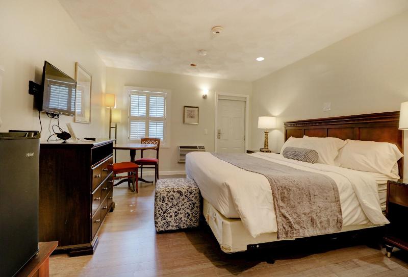 Hamilton Village Inn image