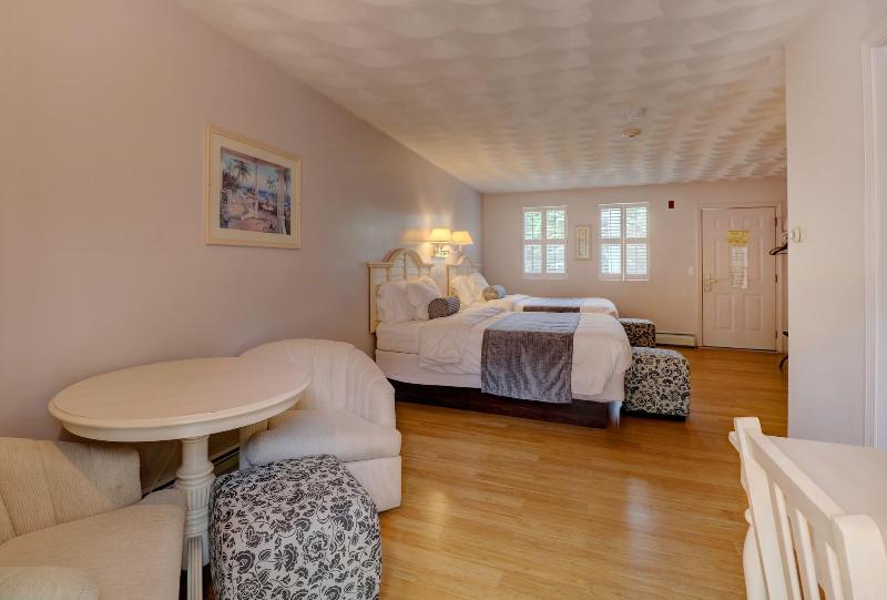 Hamilton Village Inn image