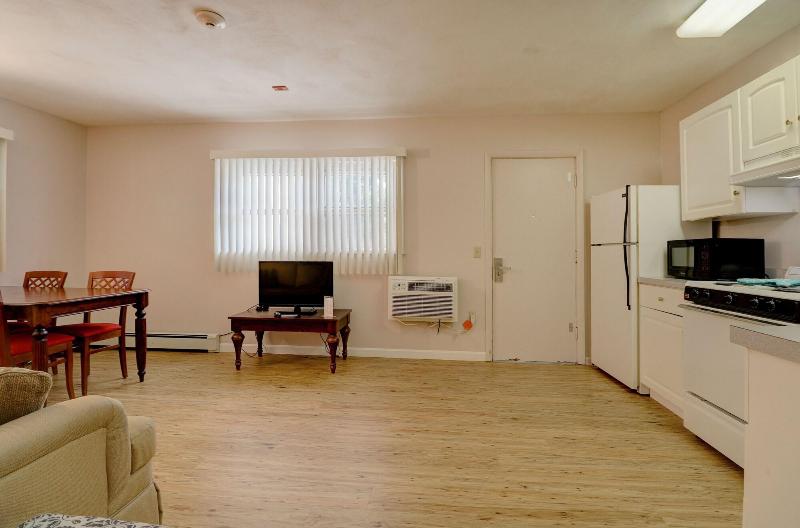 Hamilton Village Inn image
