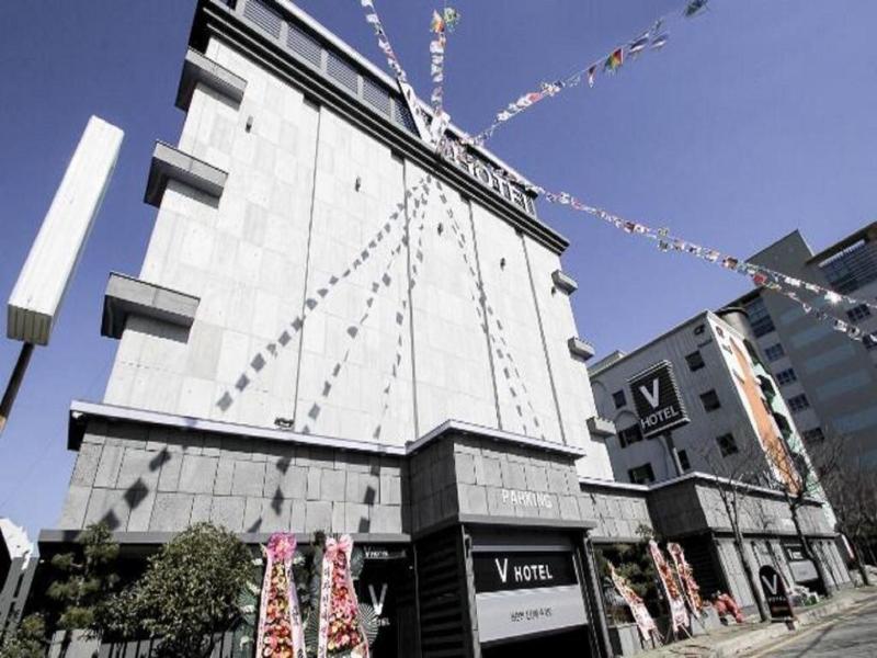 V Hotel image