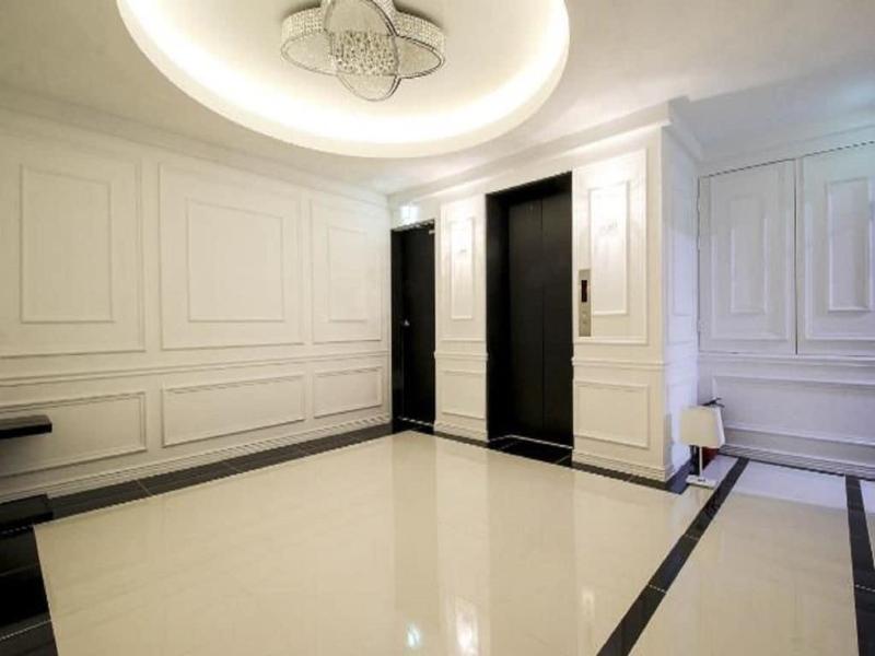 V Hotel image