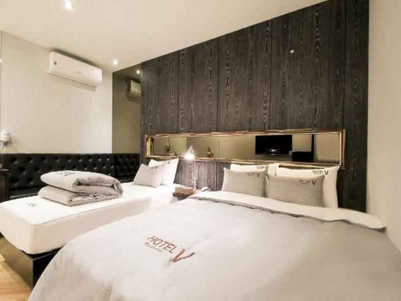 V Hotel image
