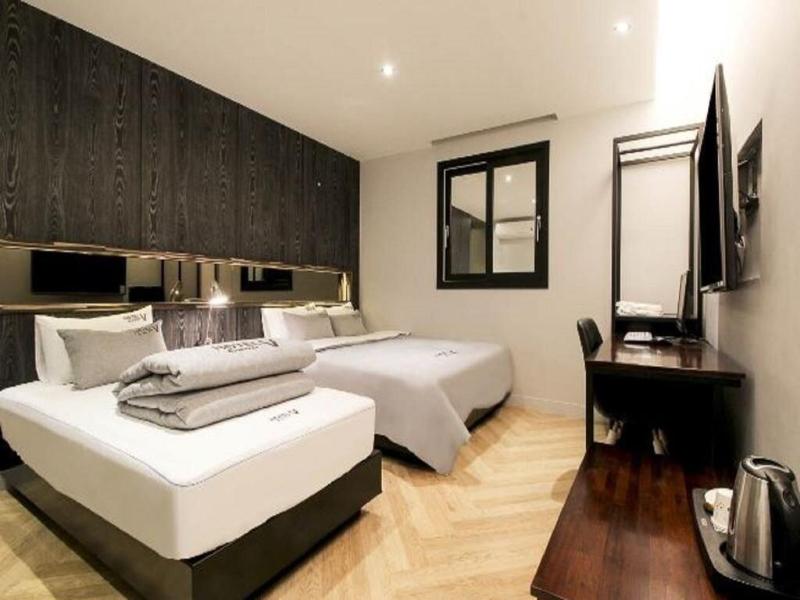 V Hotel image