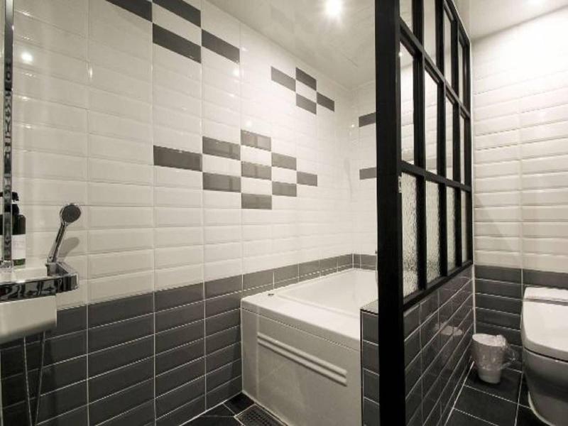V Hotel image