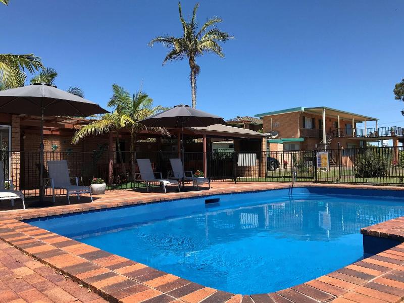 Haven Waters Motel & Apartments image