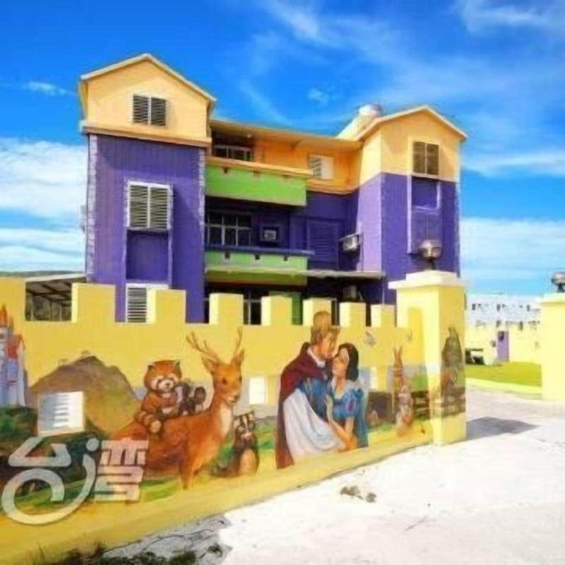 Her Home B&B — exterior view