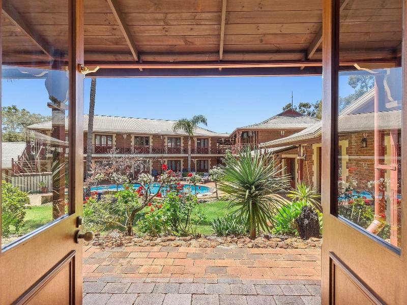 Heritage Country Motel image