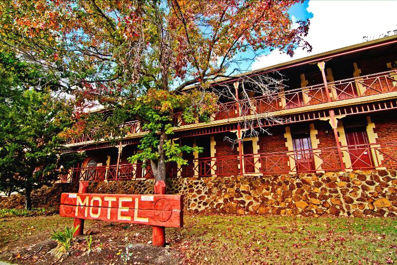 Heritage Country Motel image
