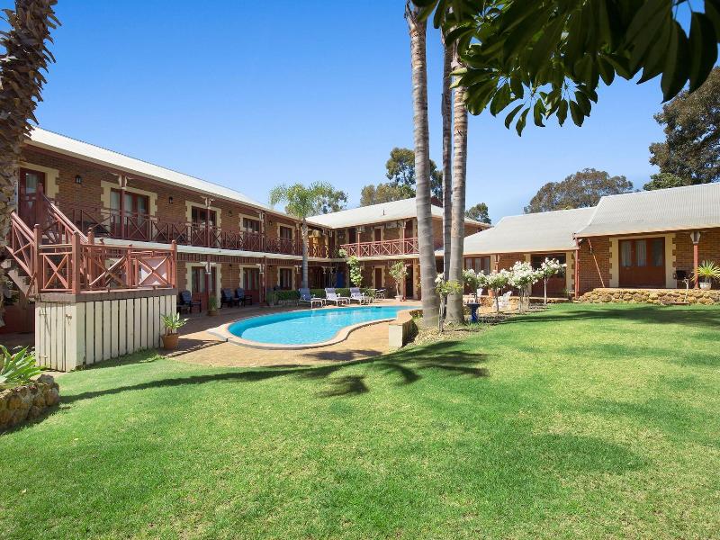 Heritage Country Motel image
