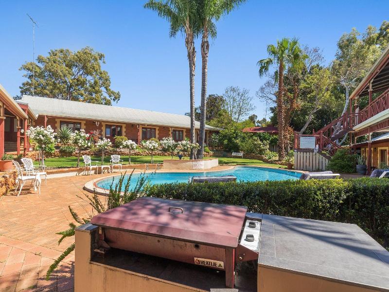 Heritage Country Motel image