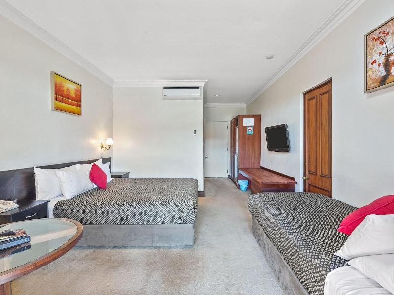 Heritage Country Motel image