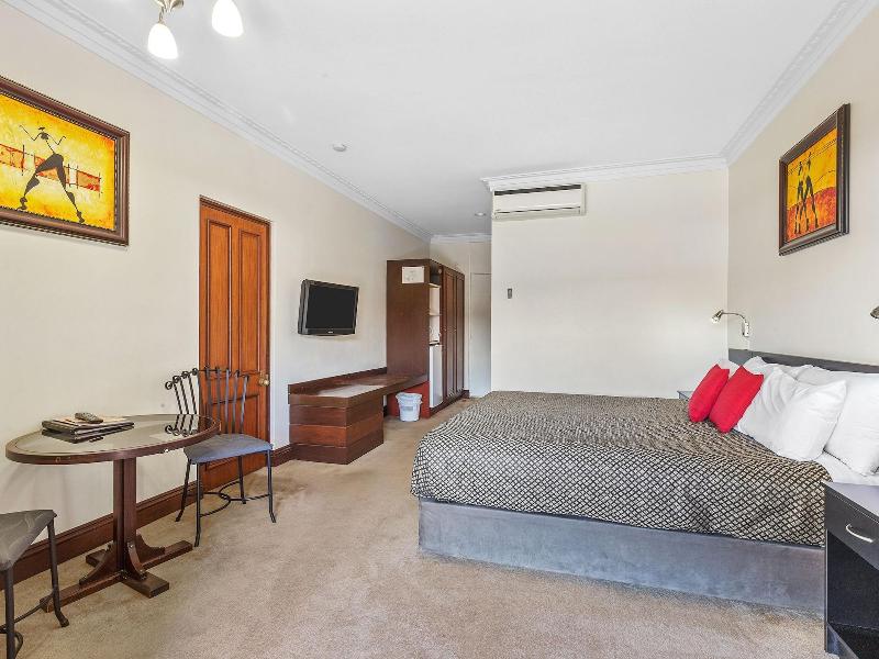 Heritage Country Motel image