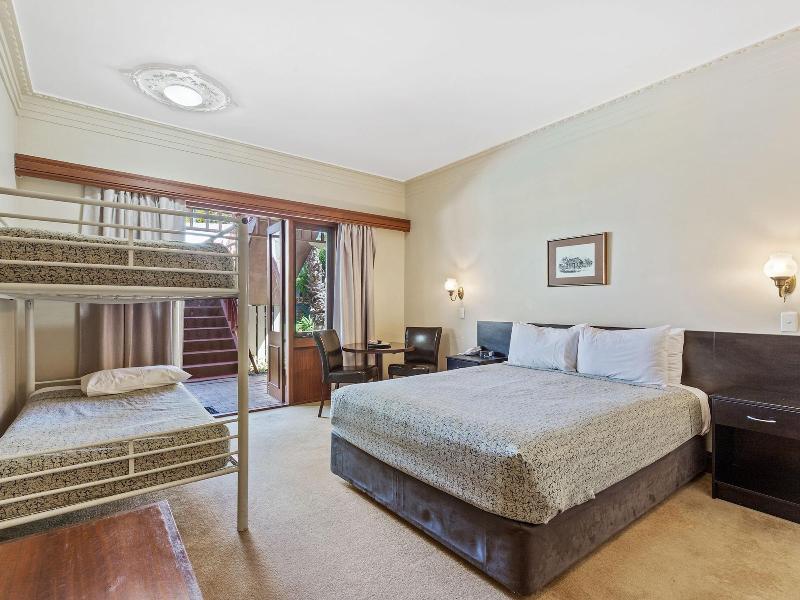 Heritage Country Motel image