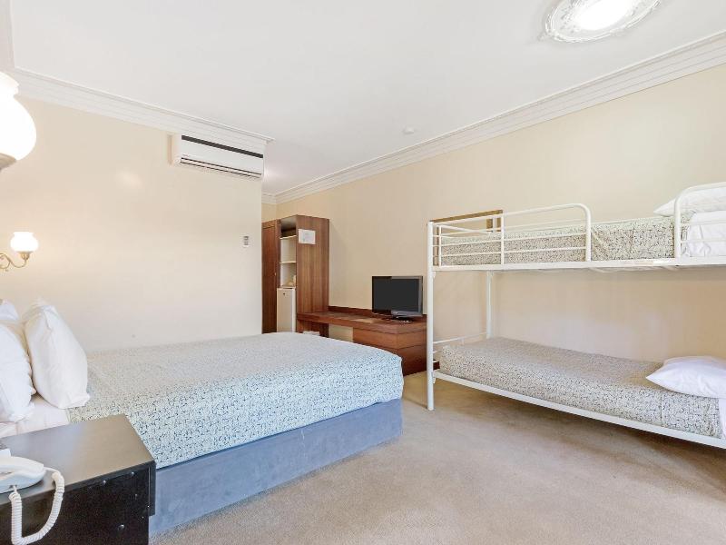 Heritage Country Motel image
