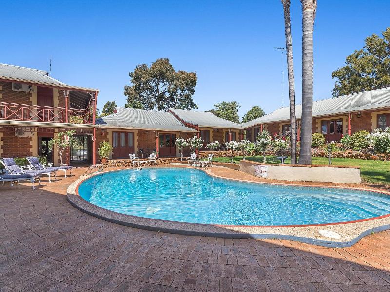Heritage Country Motel image