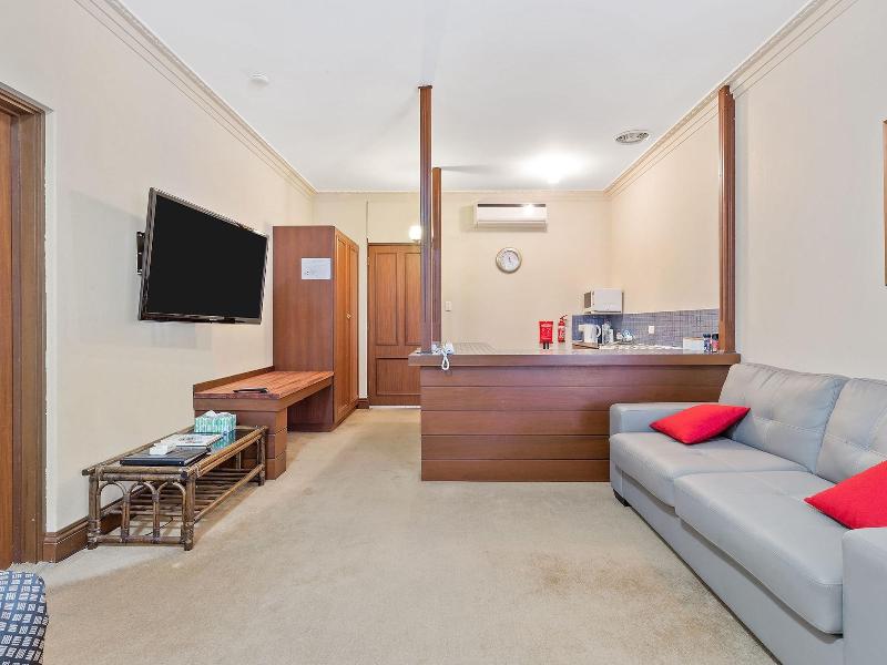 Heritage Country Motel image