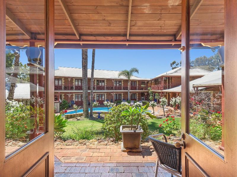 Heritage Country Motel image