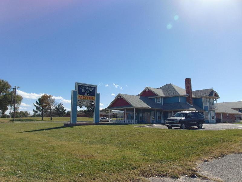 Heritage House Inn image