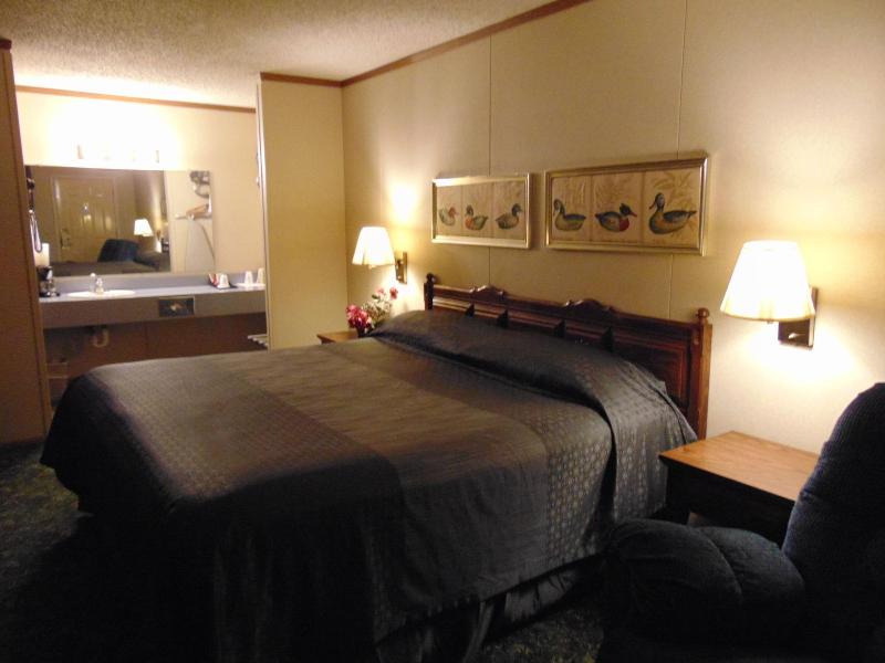 Heritage House Inn image