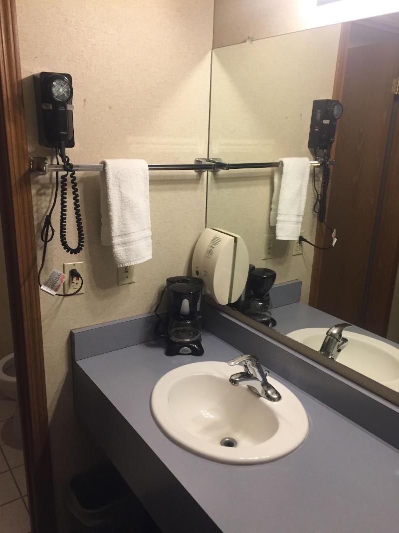Heritage House Inn image